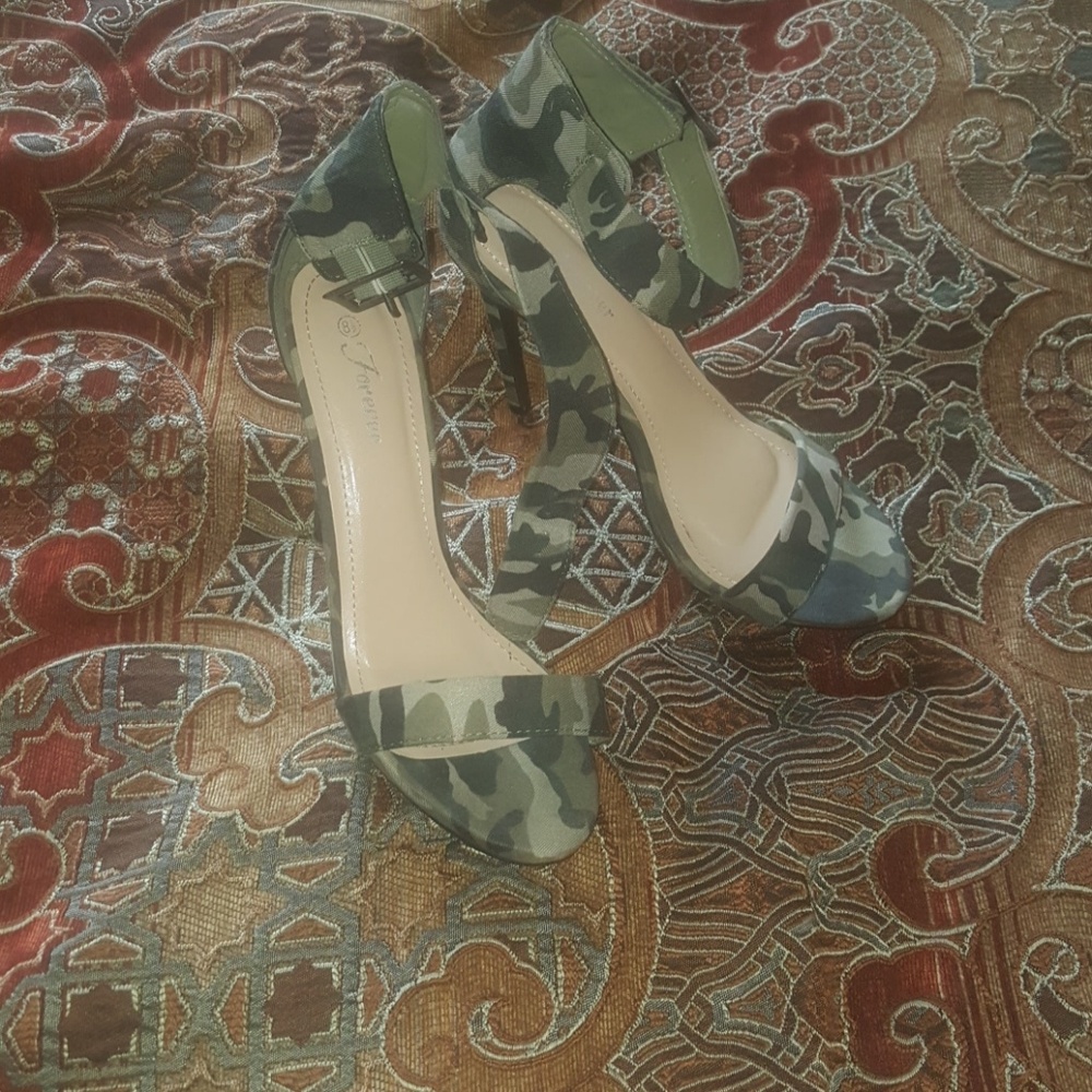 Camouflage heels